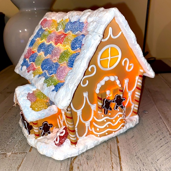 Other - Christmas light up gingerbread house